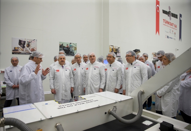 Bakanlar Arslan ve Özlü TÜRKSAT 6A'yı inceledi