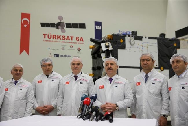 Bakanlar Arslan ve Özlü TÜRKSAT 6A'yı inceledi