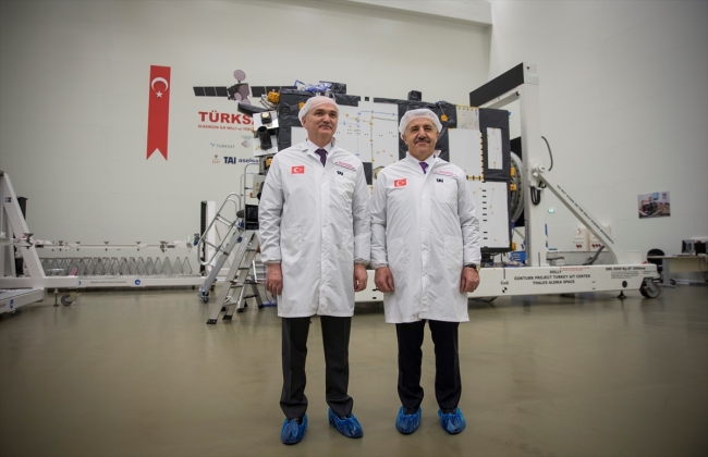 Bakanlar Arslan ve Özlü TÜRKSAT 6A'yı inceledi