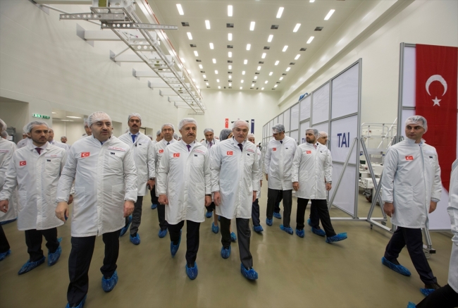 Bakanlar Arslan ve Özlü TÜRKSAT 6A'yı inceledi