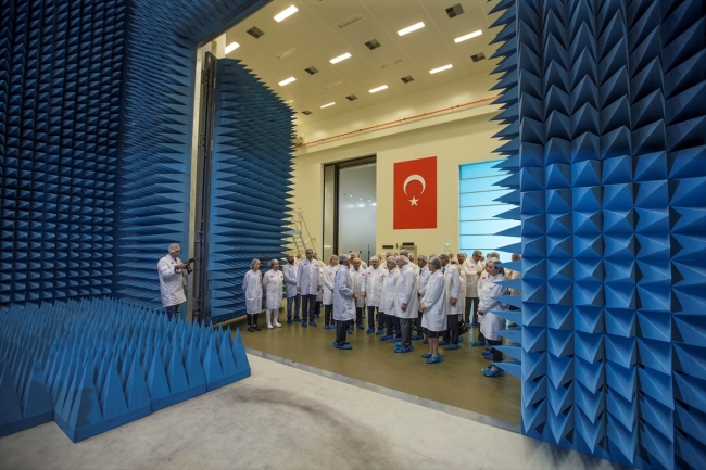 Bakanlar Arslan ve Özlü TÜRKSAT 6A'yı inceledi