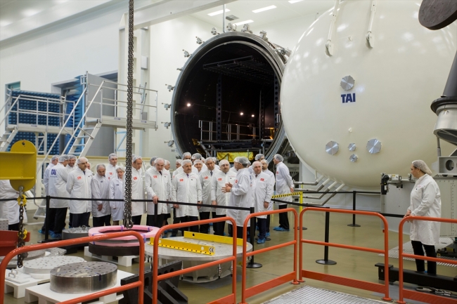 Bakanlar Arslan ve Özlü TÜRKSAT 6A'yı inceledi