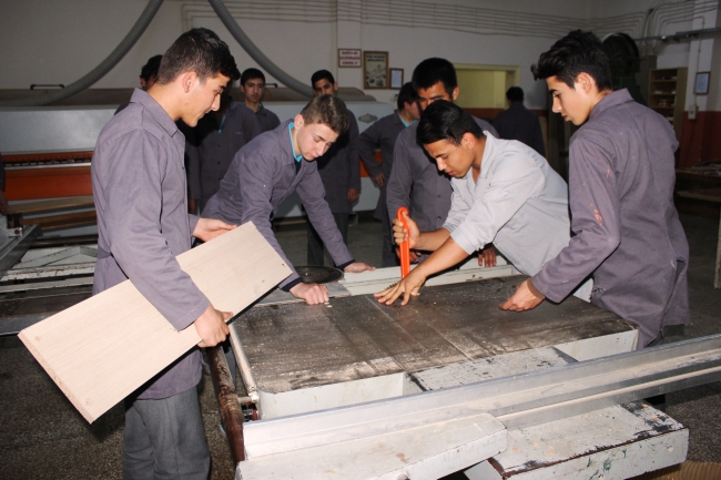 Afrin'deki okullar için Osmaniye'deki öğrenciler seferber oldu