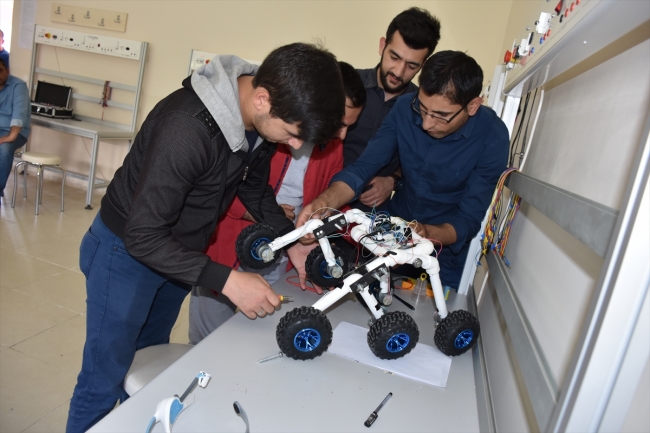 Beyin dalgalarıyla hareket eden portatif araç tasarlandı