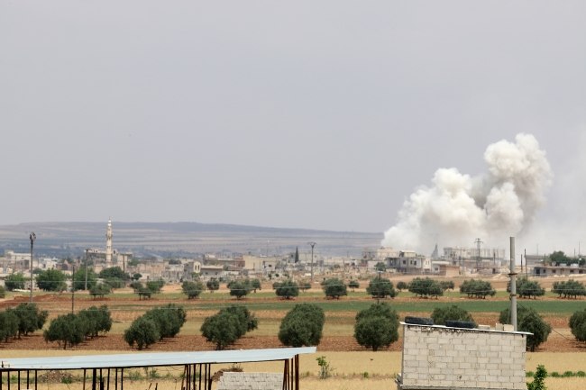 Esed rejimi kuşatmadaki kuzey Humus'a saldırıyor