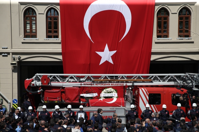 Şehit itfaiyeci Taner Çebi, İstanbul'da son yolculuğuna uğurlandı