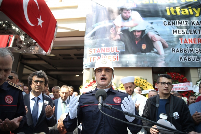 Şehit itfaiyeci Taner Çebi, İstanbul'da son yolculuğuna uğurlandı