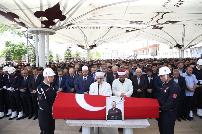 Şehit itfaiyeci Taner Çebi, İstanbul'da son yolculuğuna uğurlandı