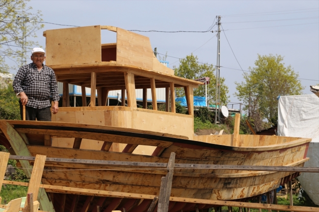 Tekne ustası Rasim Akbulut mesleğini 53 yıldır sürdürüyor