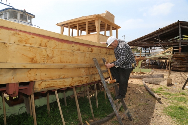 Tekne ustası Rasim Akbulut mesleğini 53 yıldır sürdürüyor