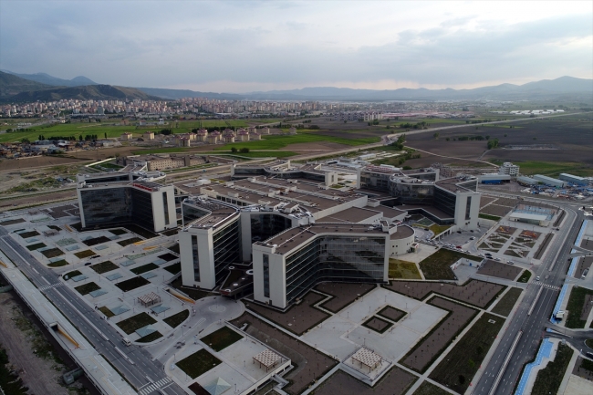 Türkiye'nin en büyük şehir hastanesinin 5 Mayıs'ta açılması planlanıyor