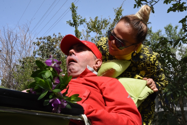 Safiye Soyman, hayatını MS hastası oğluna adadı