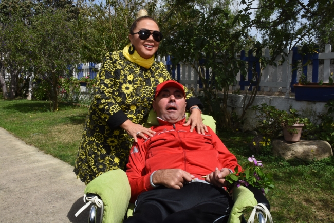 Safiye Soyman, hayatını MS hastası oğluna adadı