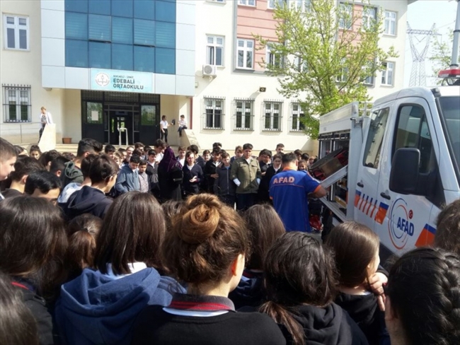 Kocaeli'de 8 bin 635 ortaokul öğrencisine afet eğitimi verildi