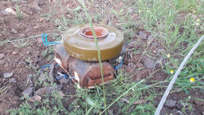 Terör örgütü YPG/PKK'nın inleri didik didik aranıyor