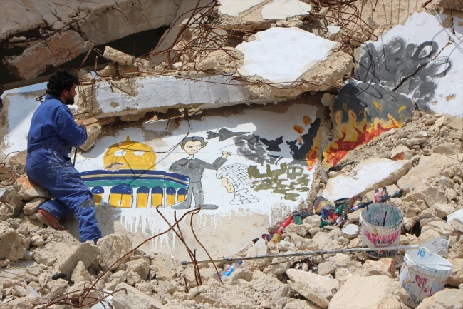 Grafiti sanatçısı, savaşın izlerini resimleriyle siliyor