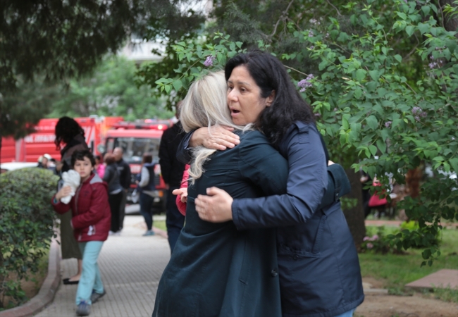 Kadıköy'de 11 katlı binada yangın