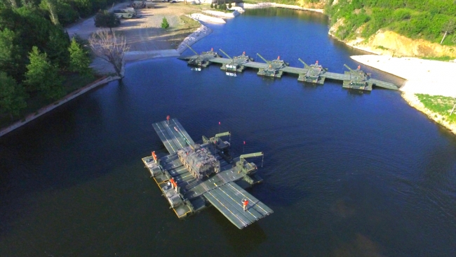 'Yıldırım Seferberlik Tatbikatı'nda tanklar sudan geçirildi