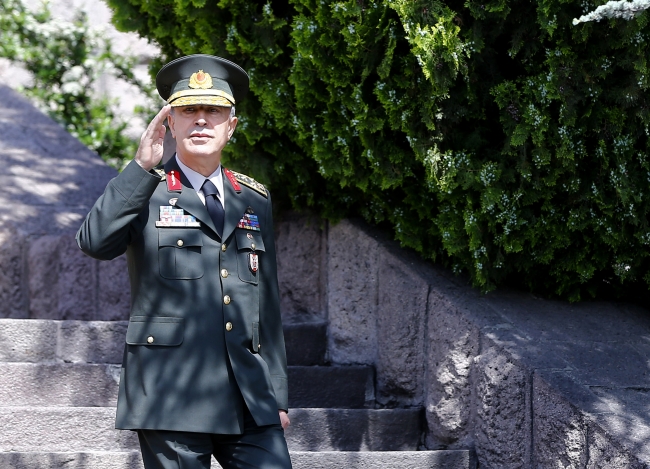 Genelkurmay Başkanı Akar, Sudanlı mevkidaşı Bashir ile görüştü