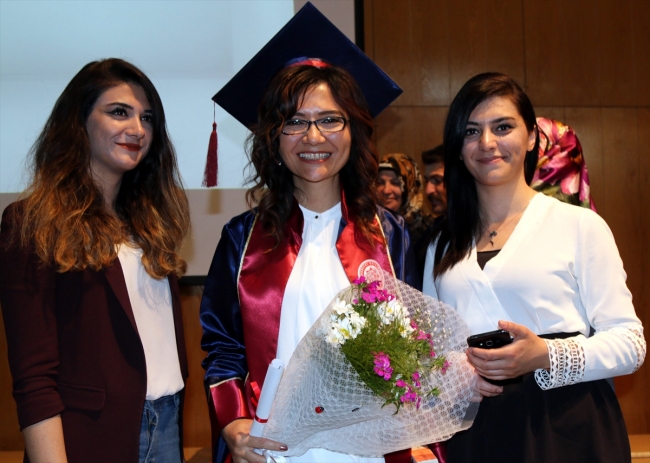 50 yaşında üniversiteyi birincilikle bitirdi