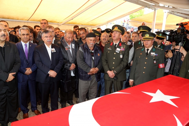 Şehit Uzman Onbaşı Furkan Peker son yolculuğuna uğurlandı