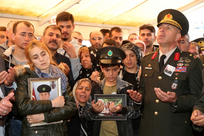 Şehit Uzman Onbaşı Furkan Peker son yolculuğuna uğurlandı