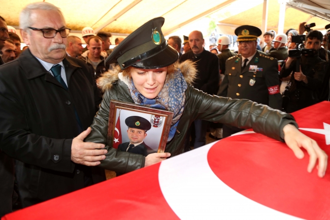 Şehit Uzman Onbaşı Furkan Peker son yolculuğuna uğurlandı