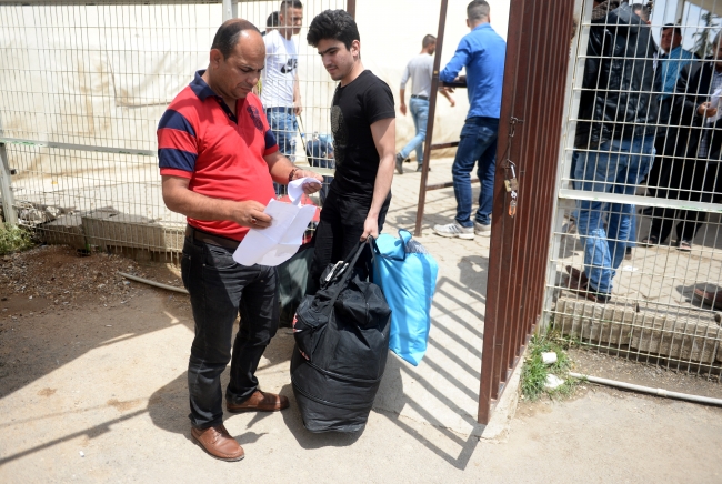 70 Suriyeli daha ülkesine döndü