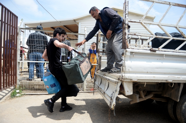 70 Suriyeli daha ülkesine döndü