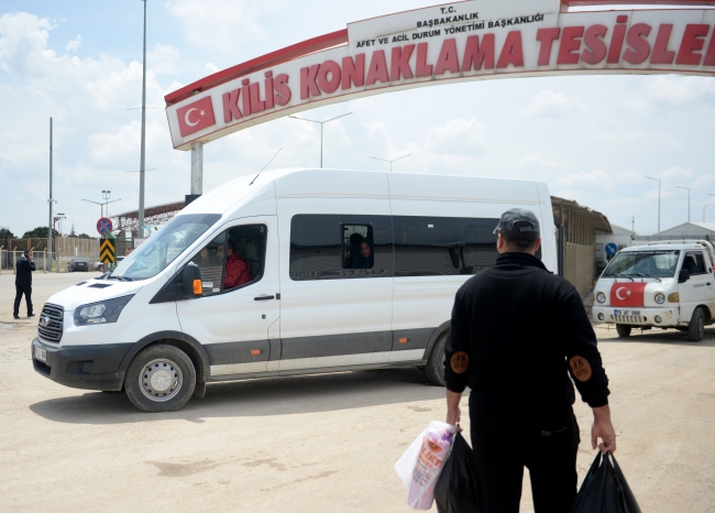 70 Suriyeli daha ülkesine döndü