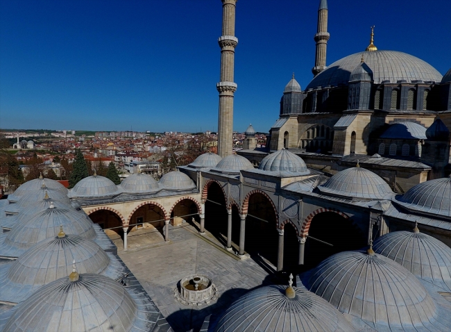 Selimiye Camii, yapıya zarar veren çimentodan arındırılacak