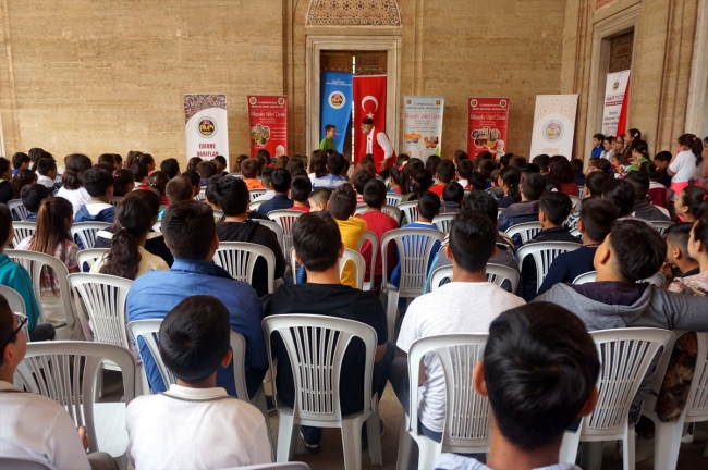 Selimiye Camii avlusunda 'Masalcı Vakıf Dede' oyunu sahnelendi