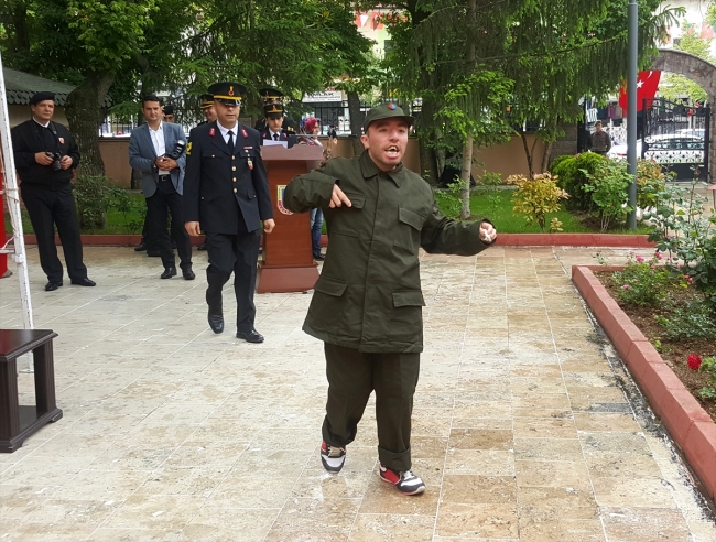 Engelli gençlerin temsili askerlik heyecanı