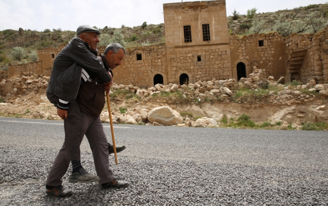 Issız köyün gönüllü bekçileri