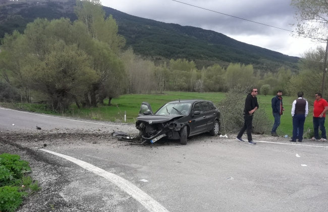 Bakan Ahmet Demircan, kazada yaralananların yardımına koştu