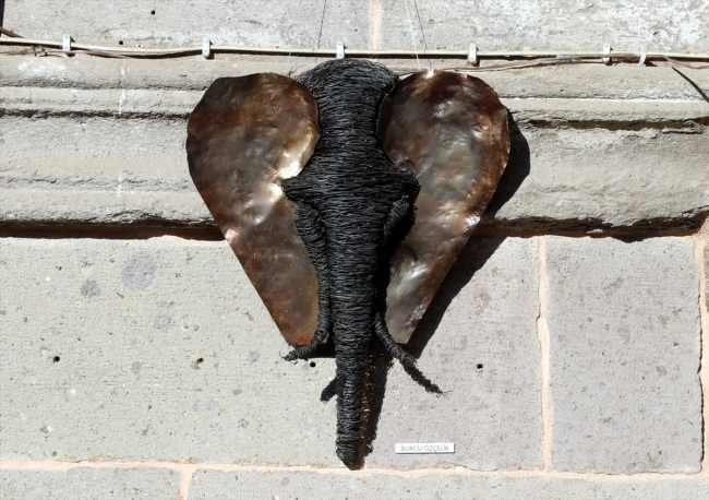 Hurda malzemeleri sanat eserine dönüştürdüler