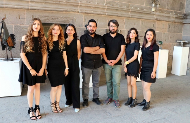 Hurda malzemeleri sanat eserine dönüştürdüler