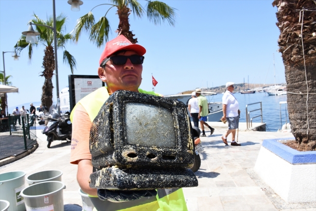 Muğla'da deniz dibi temizliği yapıldı