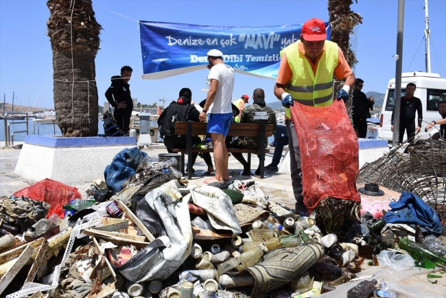 Muğla'da deniz dibi temizliği yapıldı