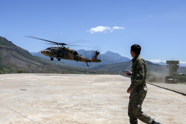 İlk iftarı sınırdaki Mehmetçik açtı
