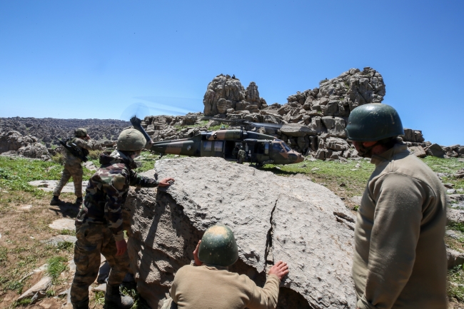 İlk iftarı sınırdaki Mehmetçik açtı