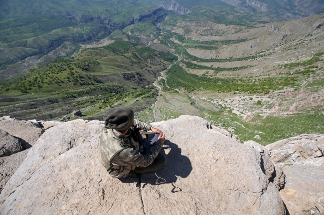 İlk iftarı sınırdaki Mehmetçik açtı