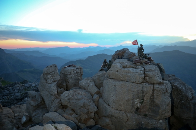 İlk iftarı sınırdaki Mehmetçik açtı