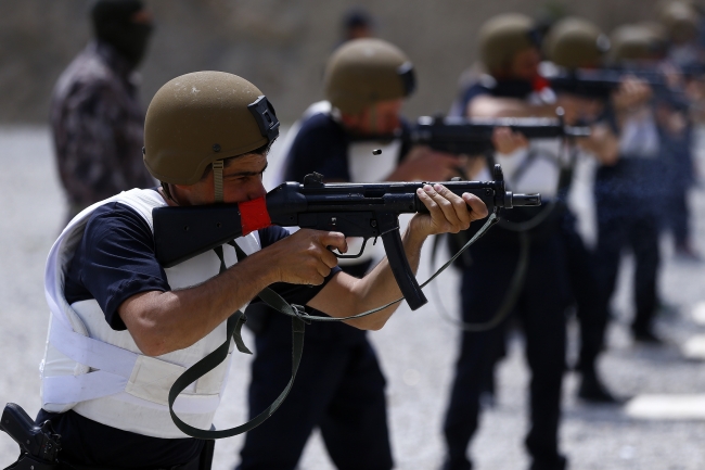 Bin bekçi adayı "özel harekat" eğitimi alıyor
