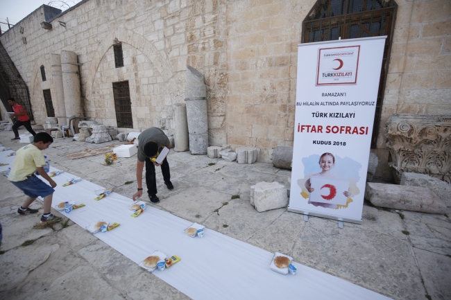 Türk Kızılayı, Mescid-i Aksa'da iftar verdi