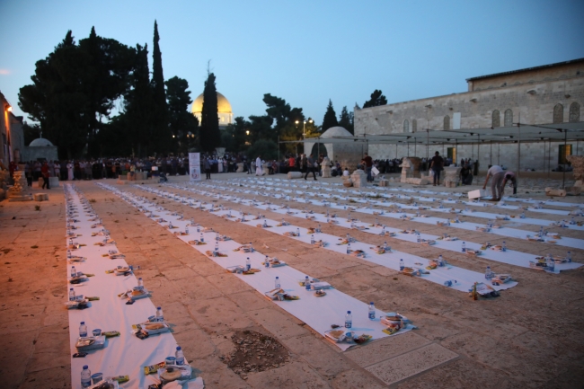 Türk Kızılayı, Mescid-i Aksa'da iftar verdi