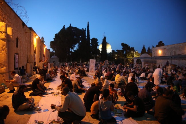 Türk Kızılayı, Mescid-i Aksa'da iftar verdi