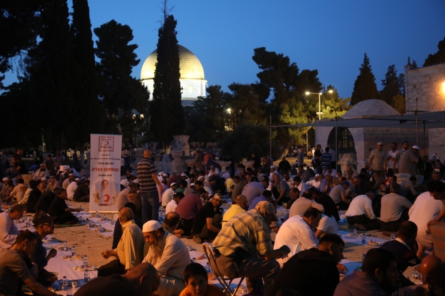 Türk Kızılayı, Mescid-i Aksa'da iftar verdi