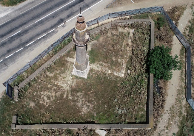 İzmir'in "yalnız minaresi" camisine kavuşuyor