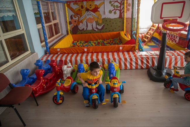 Öğrenciler hayvan sevgisini anaokulunda öğreniyor